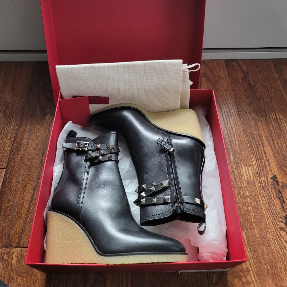 Valentino Garavani Rockstud Wedge Ankle Boots - Picture 6 of 12